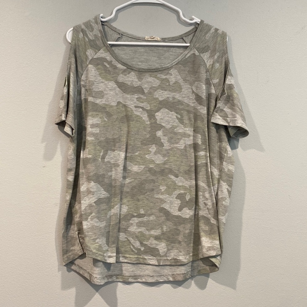 Jane and Delancey Green and Gray Camo Short Sleeve Cold Shoulder - Size XL